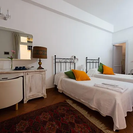Cosy House Bed & Breakfast 3*